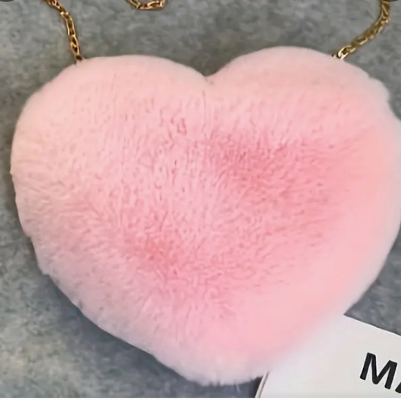 Chic Pink Heart-Shaped Crossbody Bag - Picture 2 of 3